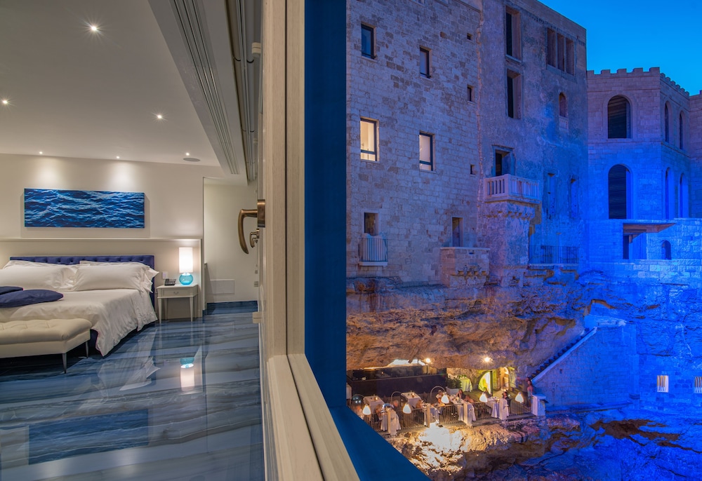 Grotta Palazzese 24/50
