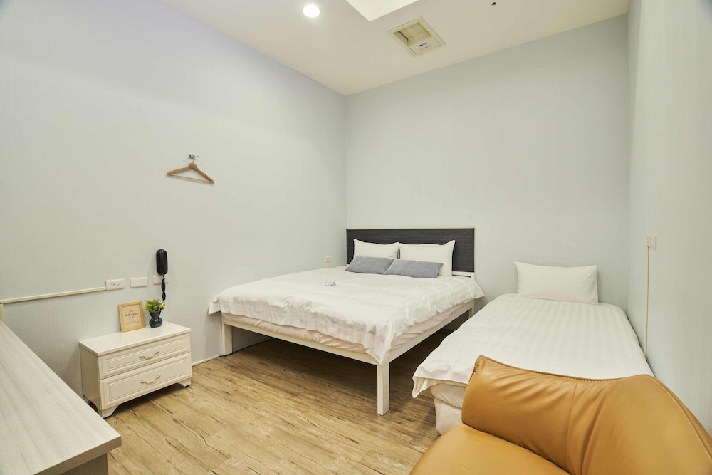 ROOM, 1 DOUBLE AND 1 SINGLE BED, BUNK BED