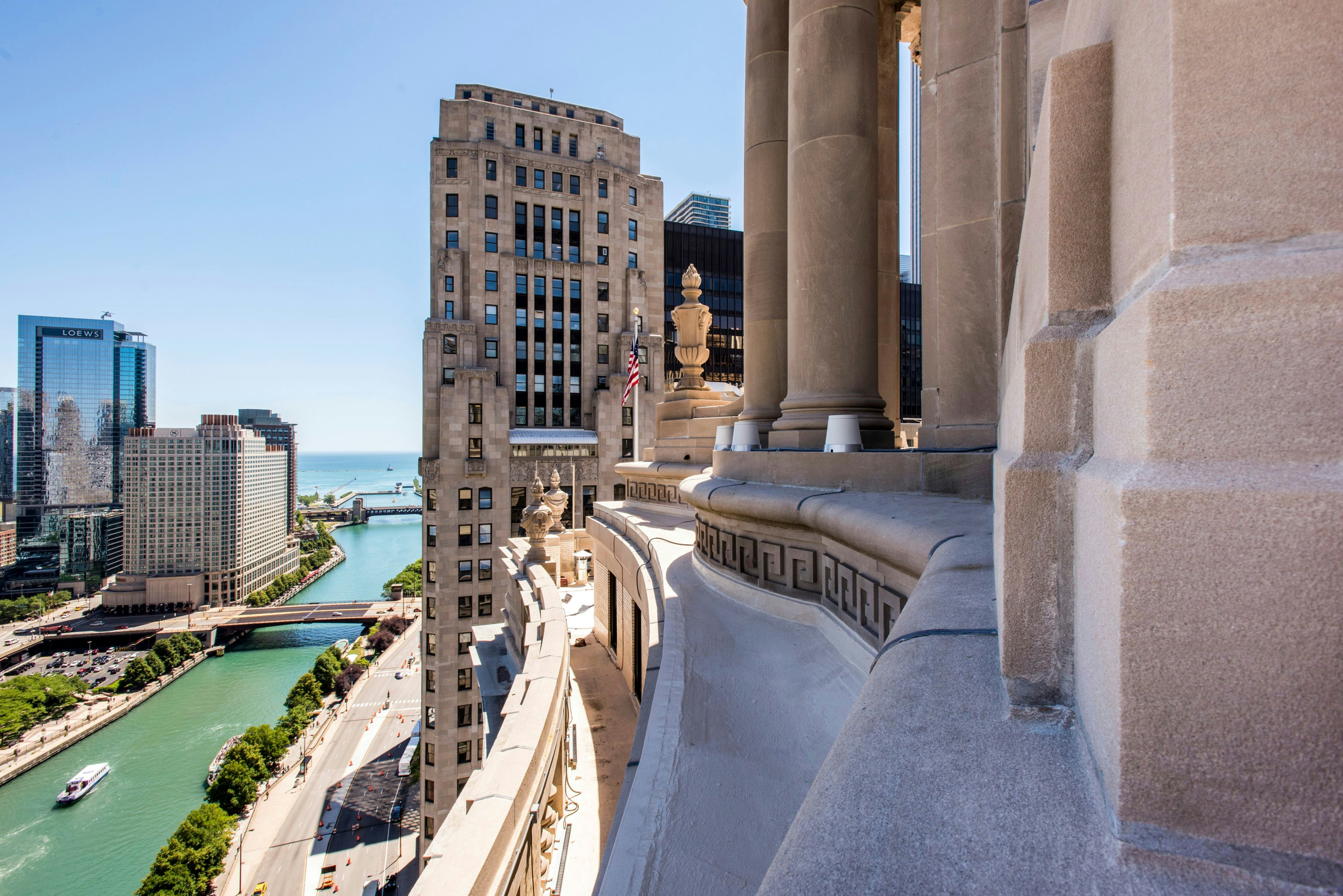 Londonhouse Chicago Curio Collection By Hilton 45/50