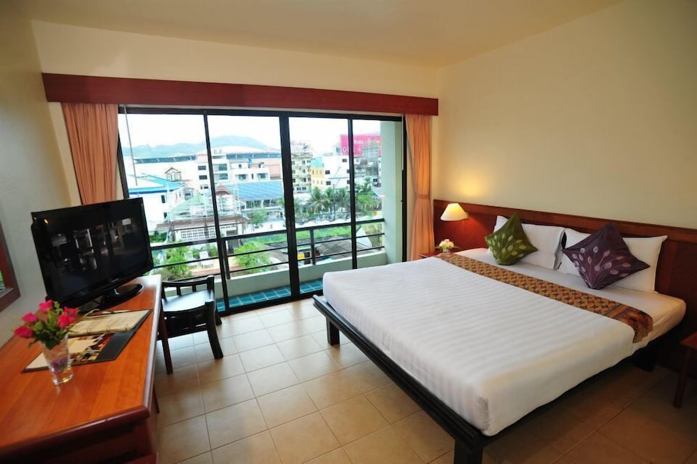 C N Hotel Patong 5/46
