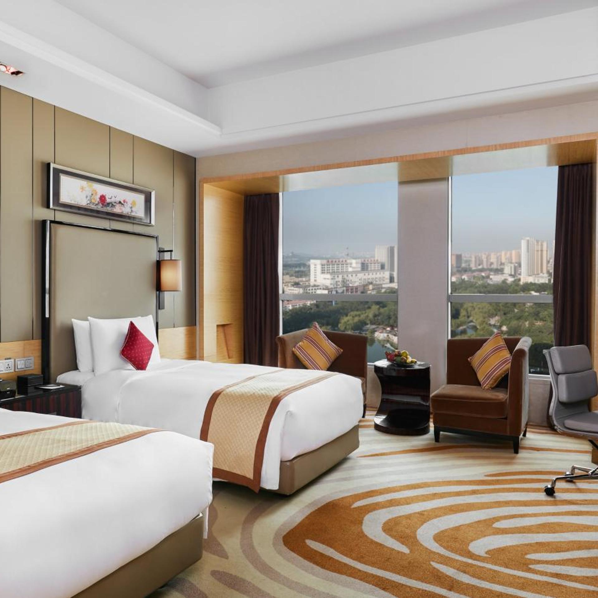Classic, Single Bed, Statue View