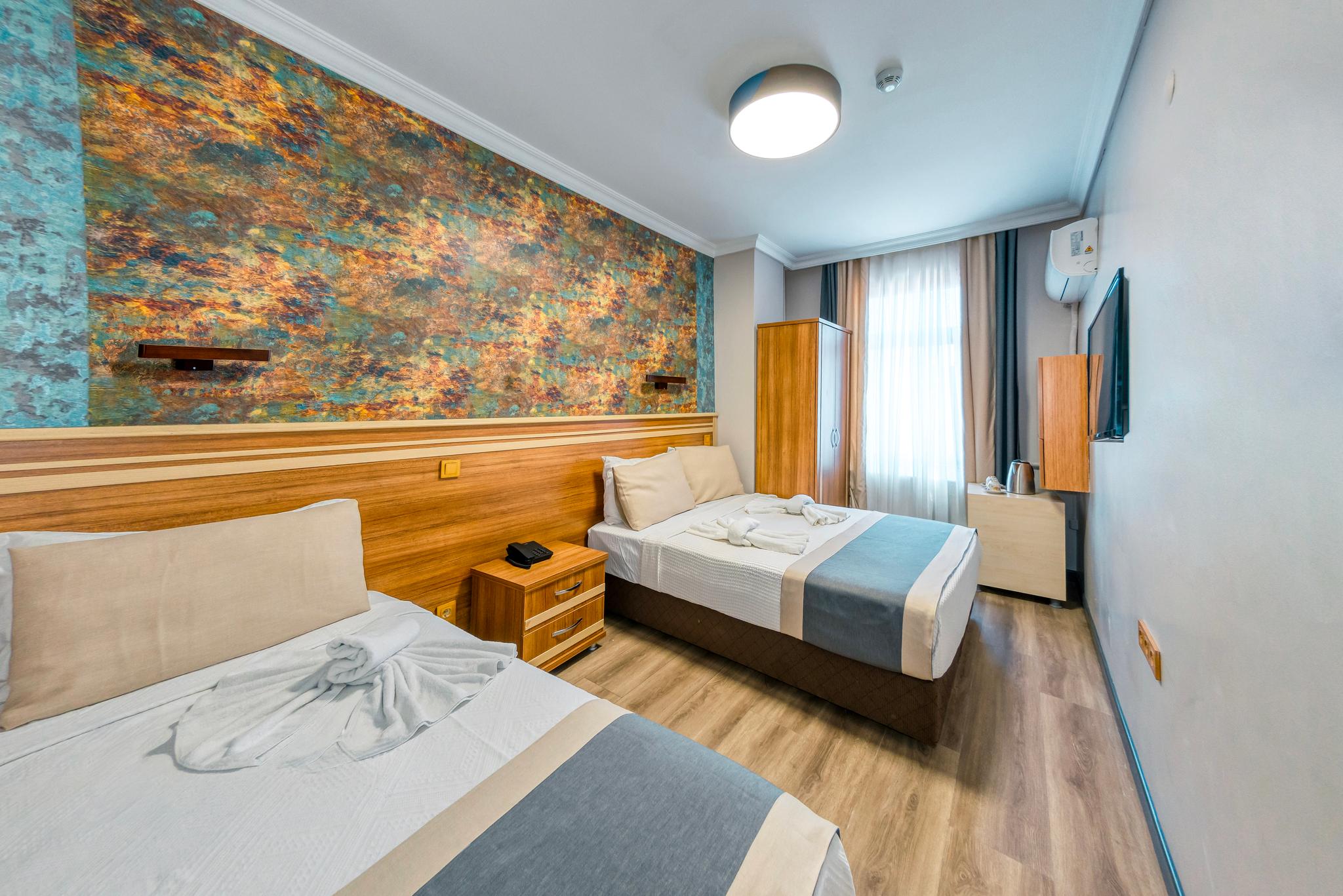 Room, Triple, 1 Double and 3 Single Beds