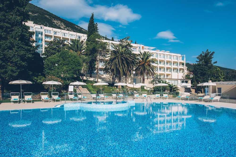 Iberostar Waves Herceg Novi 6/68