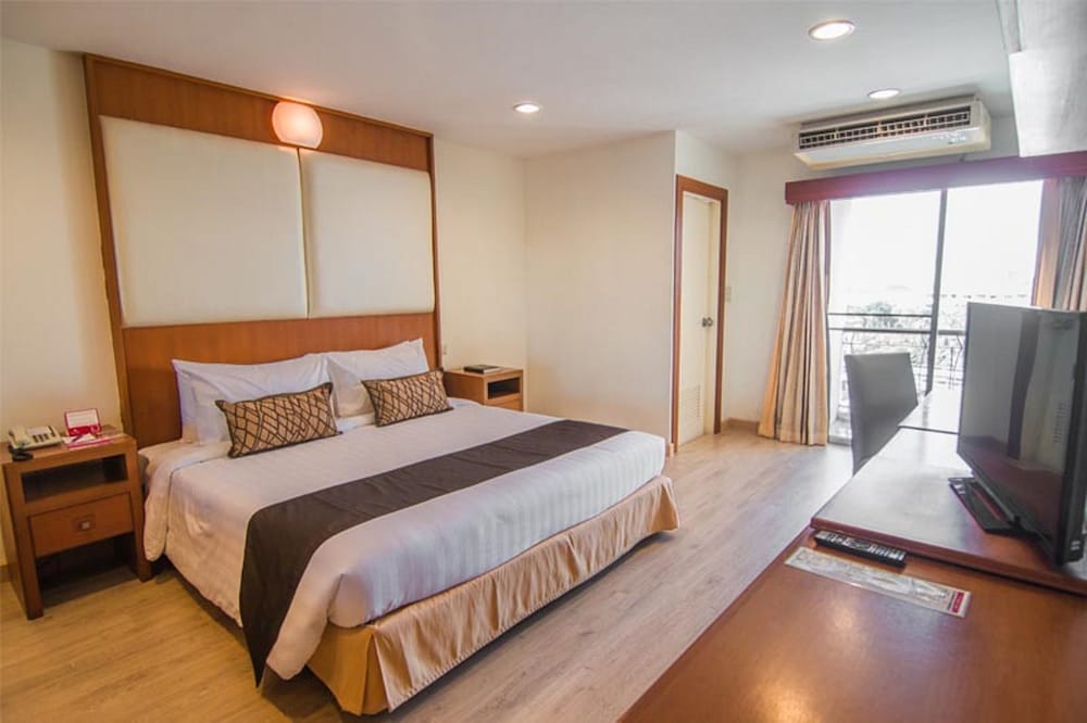 Pacific Park Hotel And Residence 20/64