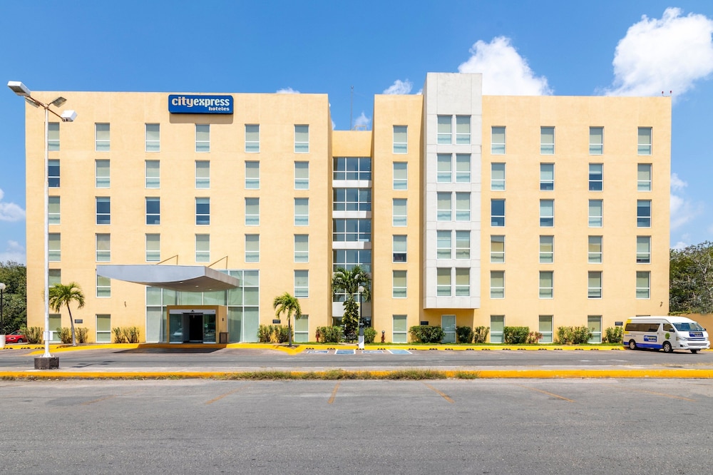 City Express by Marriott Chetumal 8/60
