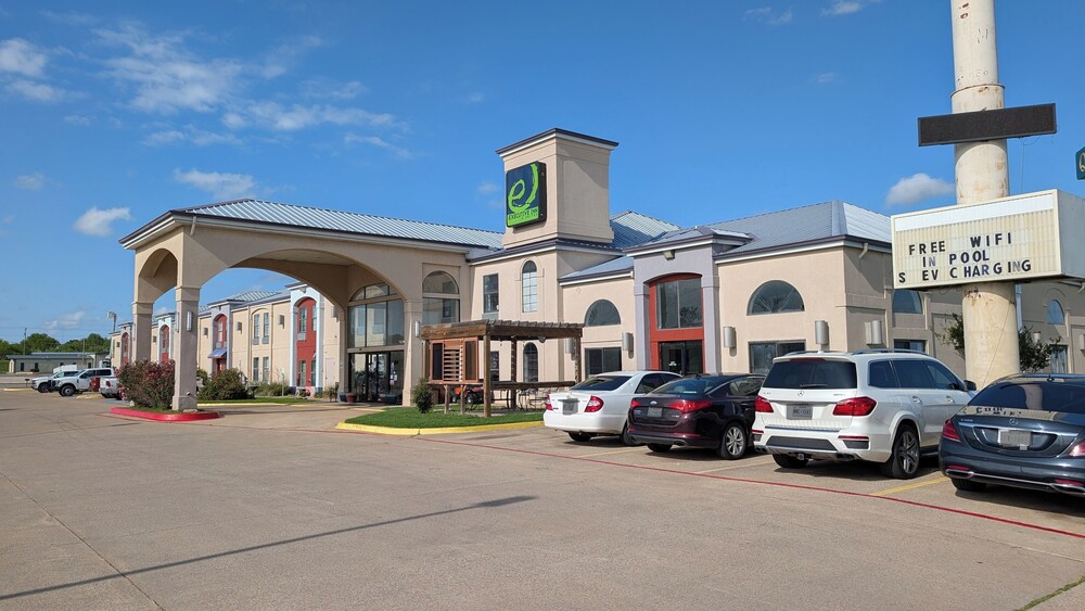 Executive Inn and Suites Wichita Falls 36/44