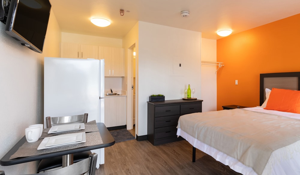 Crossland Economy Studios - Tucson - Butterfield Drive 14/20