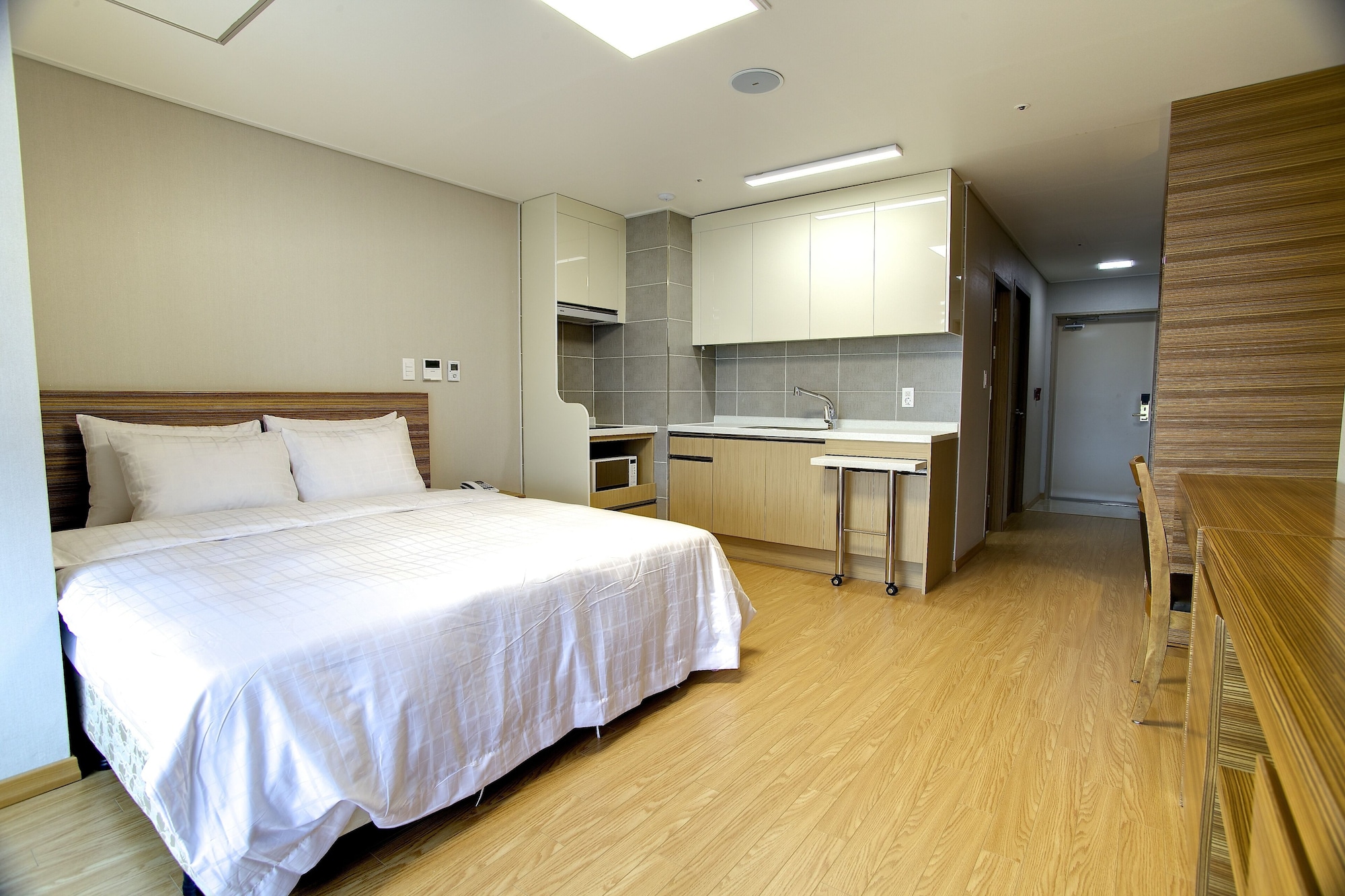 Condo, Superior, Studio, Double Bed, Partial Ocean View, Kitchen