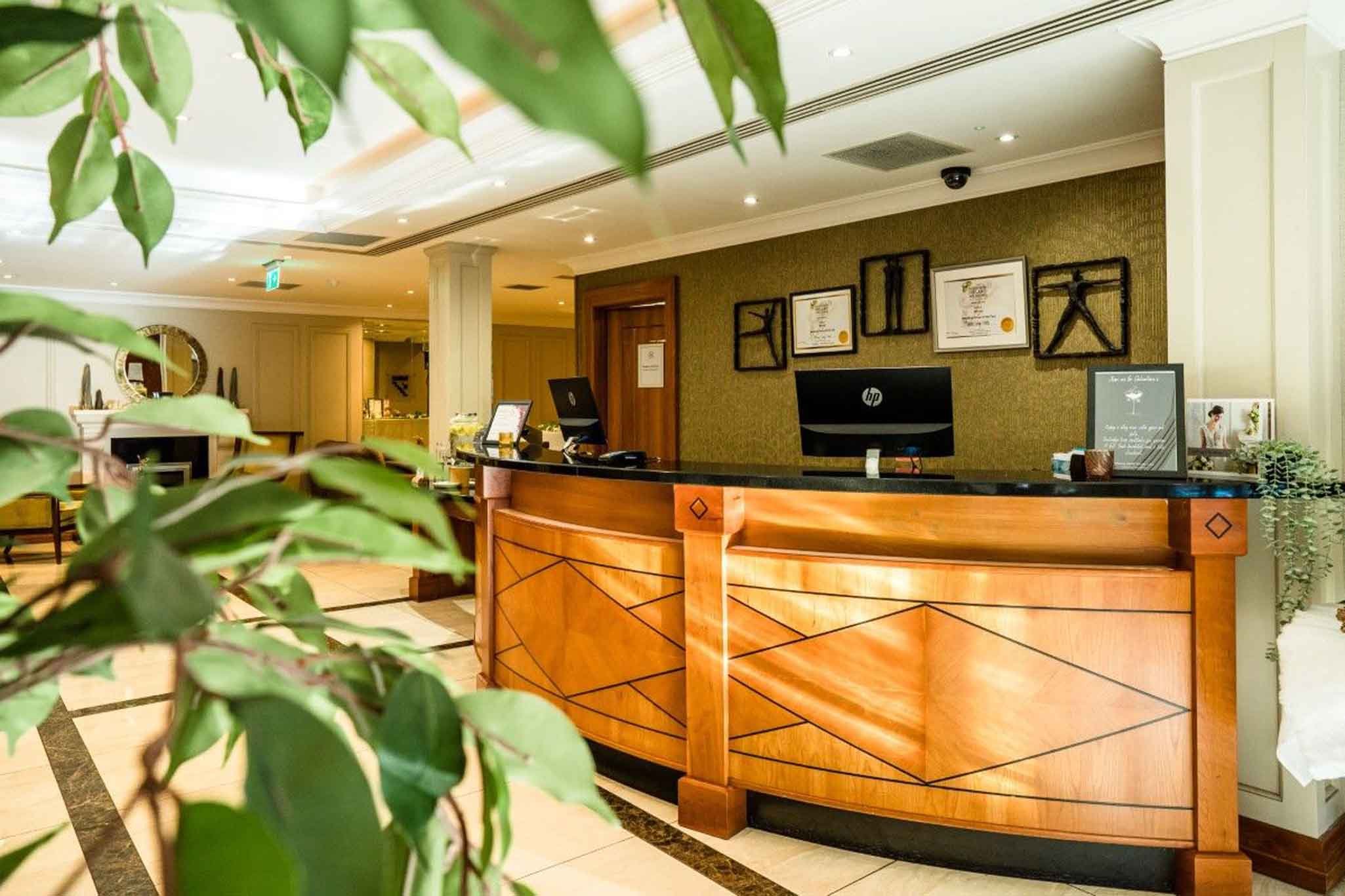Malone Hotel 6/35