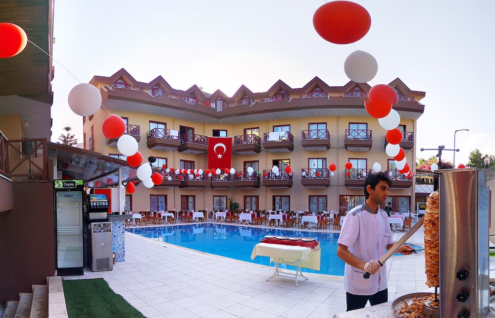 Himeros Beach Hotel 33/35