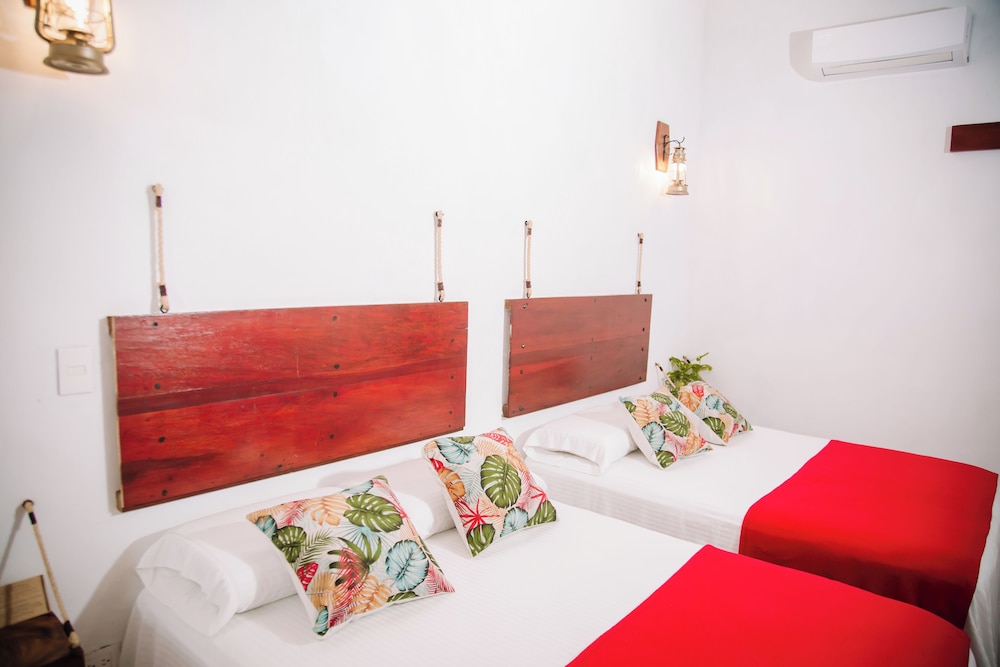 BOHEMIA HOTEL BOUTIQUE 3/50