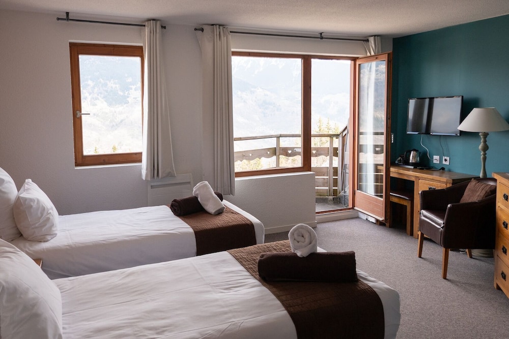 Room, Twin Beds, Balcony