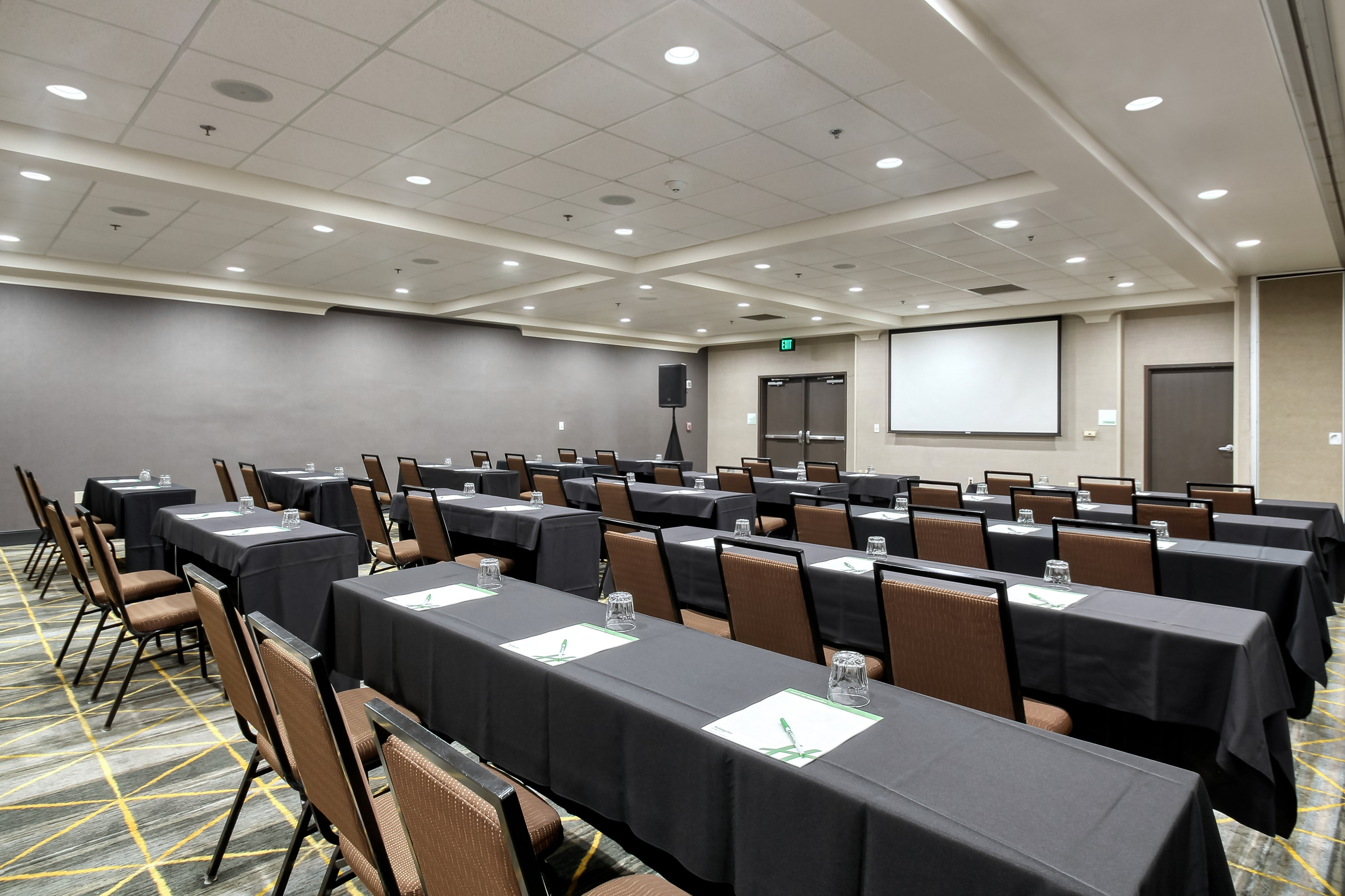 Holiday Inn Hotel Suites Atlanta Airport North 24/42