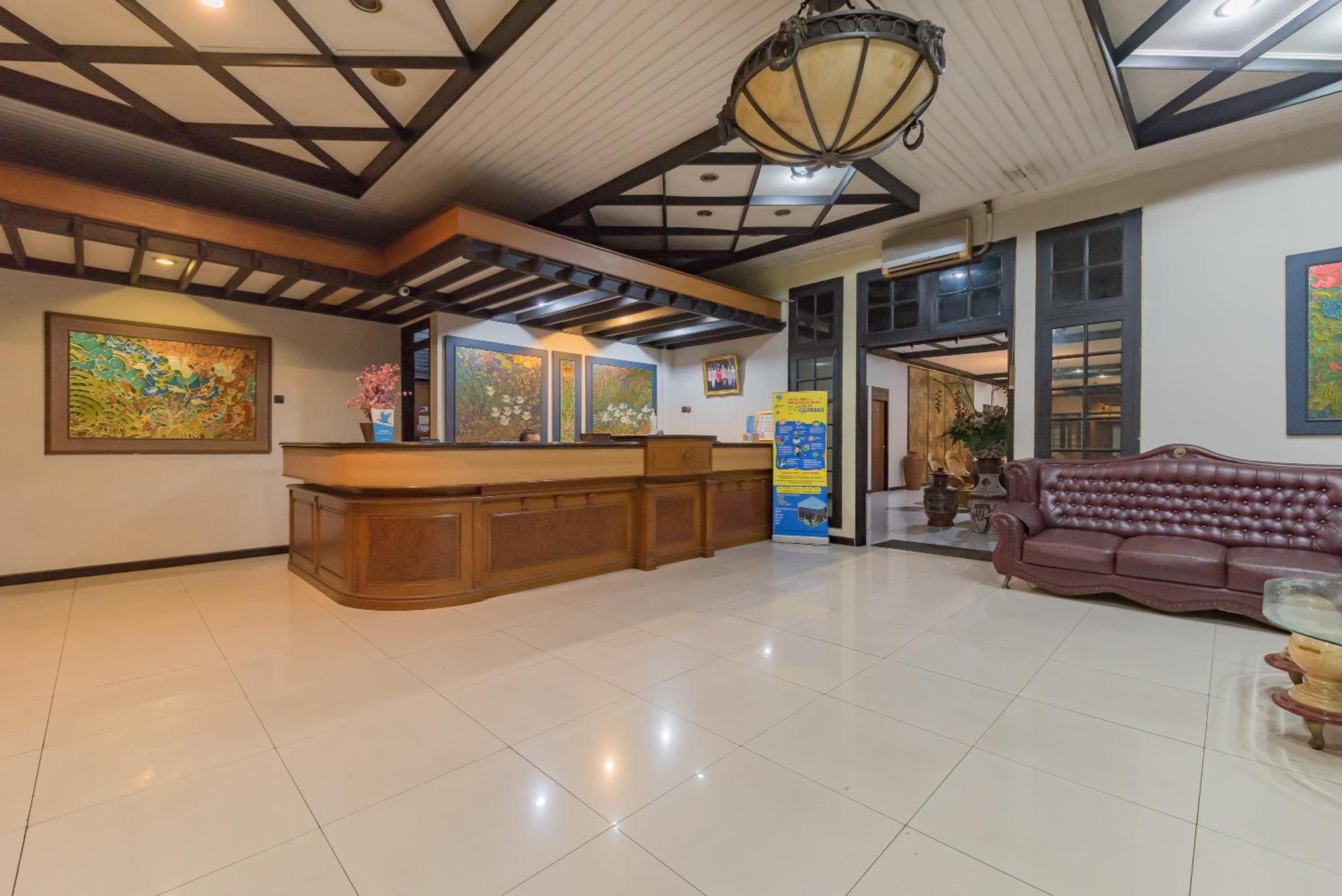 Crown Hotel Tasikmalaya 6/54