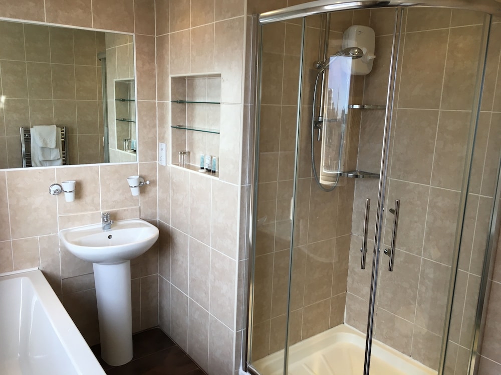 Queenswood Hotel 39/45