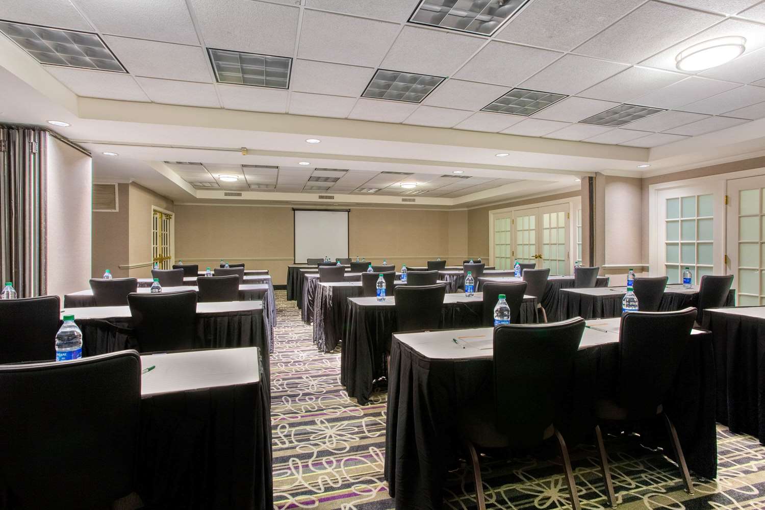 La Quinta Inn & Suites by Wyndham Raleigh Durham Airport 19/25