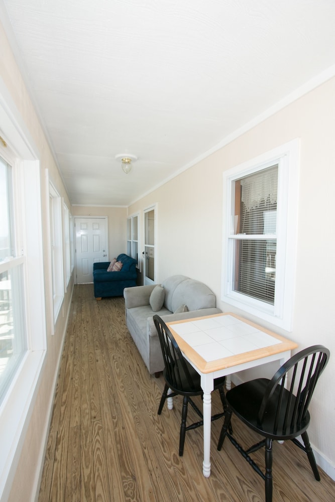 Outer Banks Motel 15/50