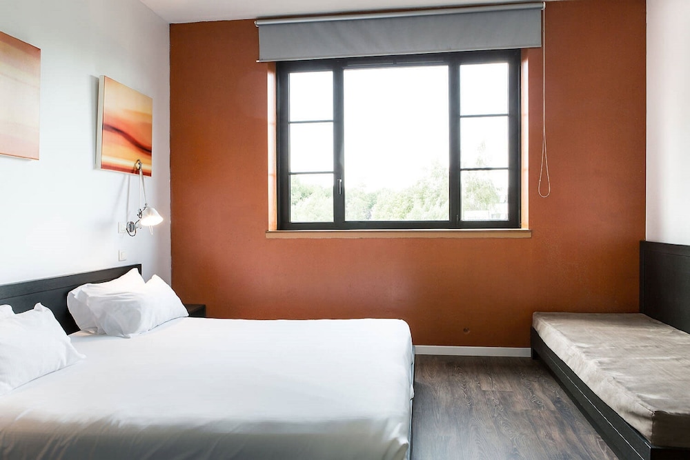 1 BEDROOM, APARTMENT