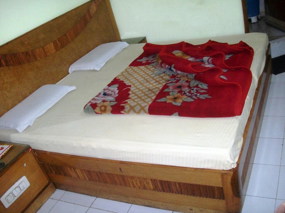 Hotel Delhi Regency 17/63