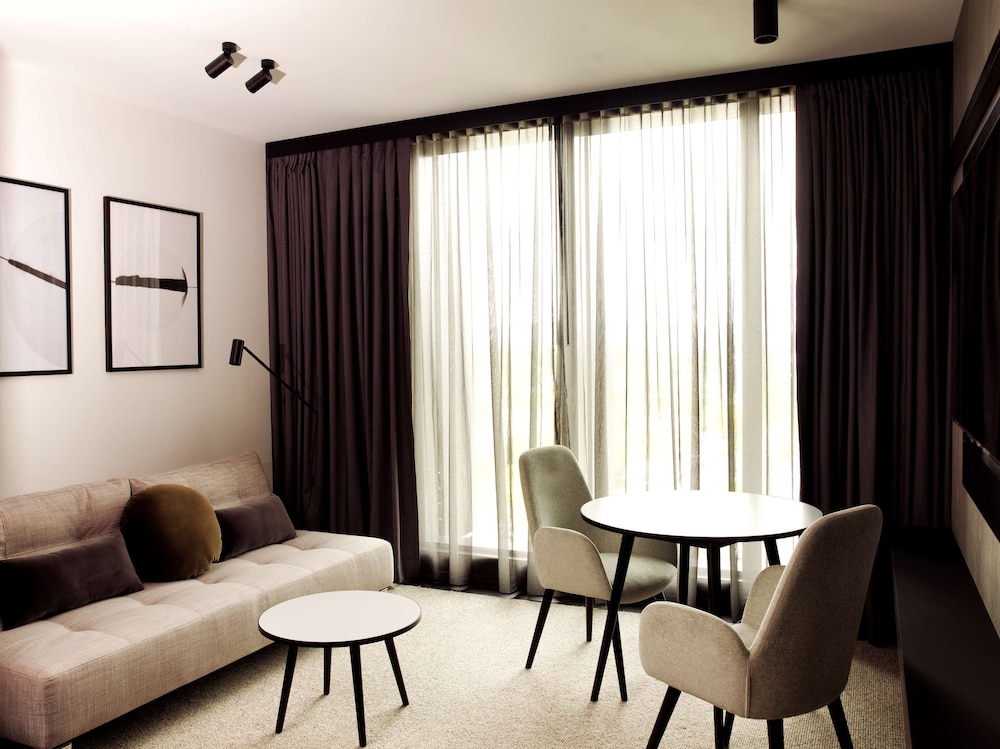 A by Adina Canberra 37/47