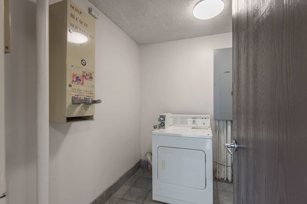 Motel6 Lawrence, KS 11/38