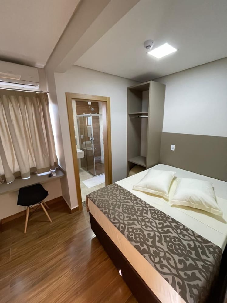 Arcas Hotel 2/23