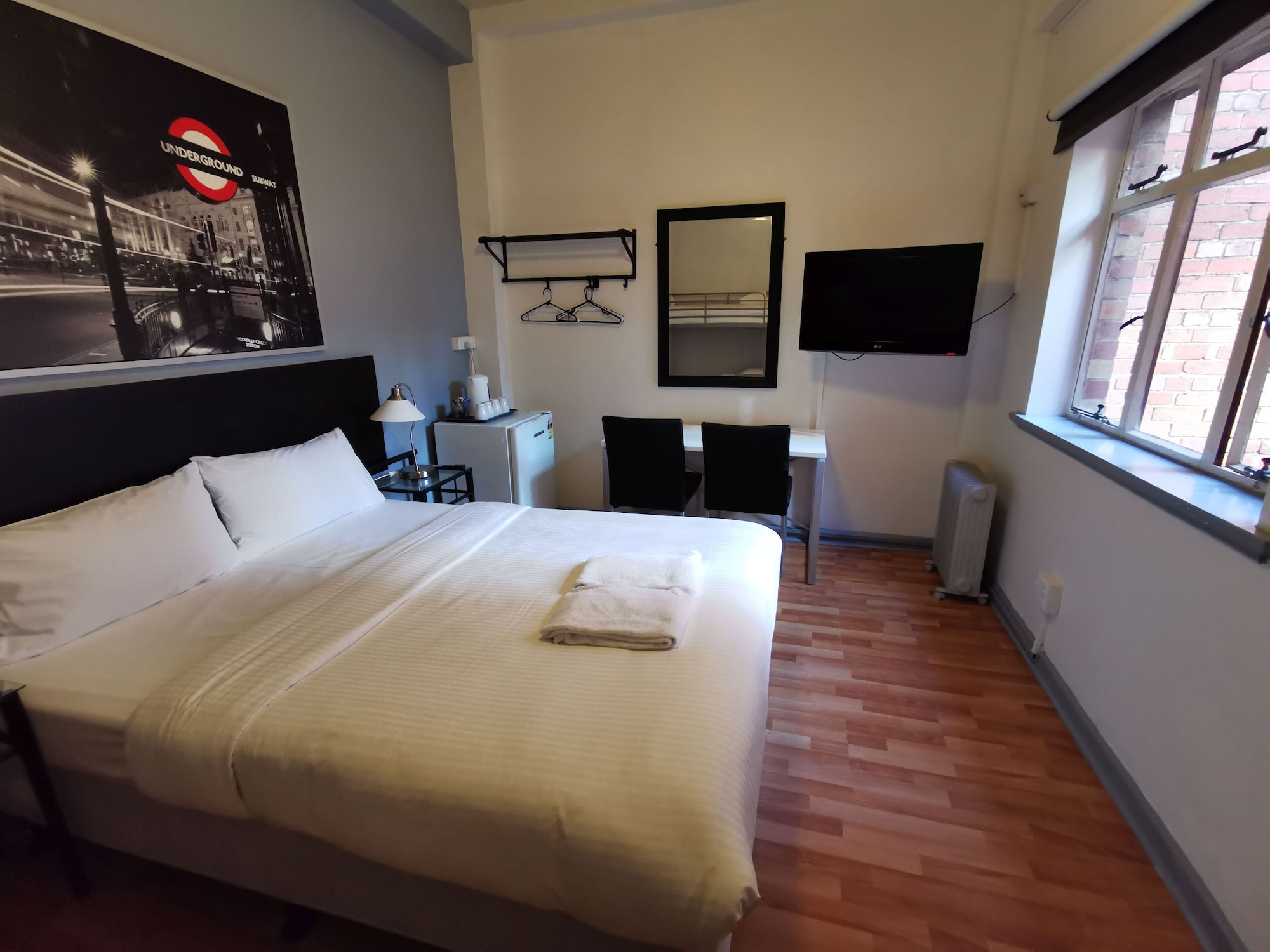 ROOM, DOUBLE BED