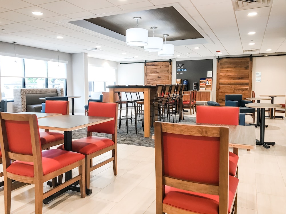 Holiday Inn Express Statesboro 32/42