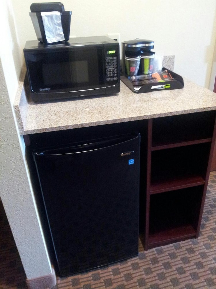 Cobblestone Inn &amp; Suites -- Hartington, NE 19/39