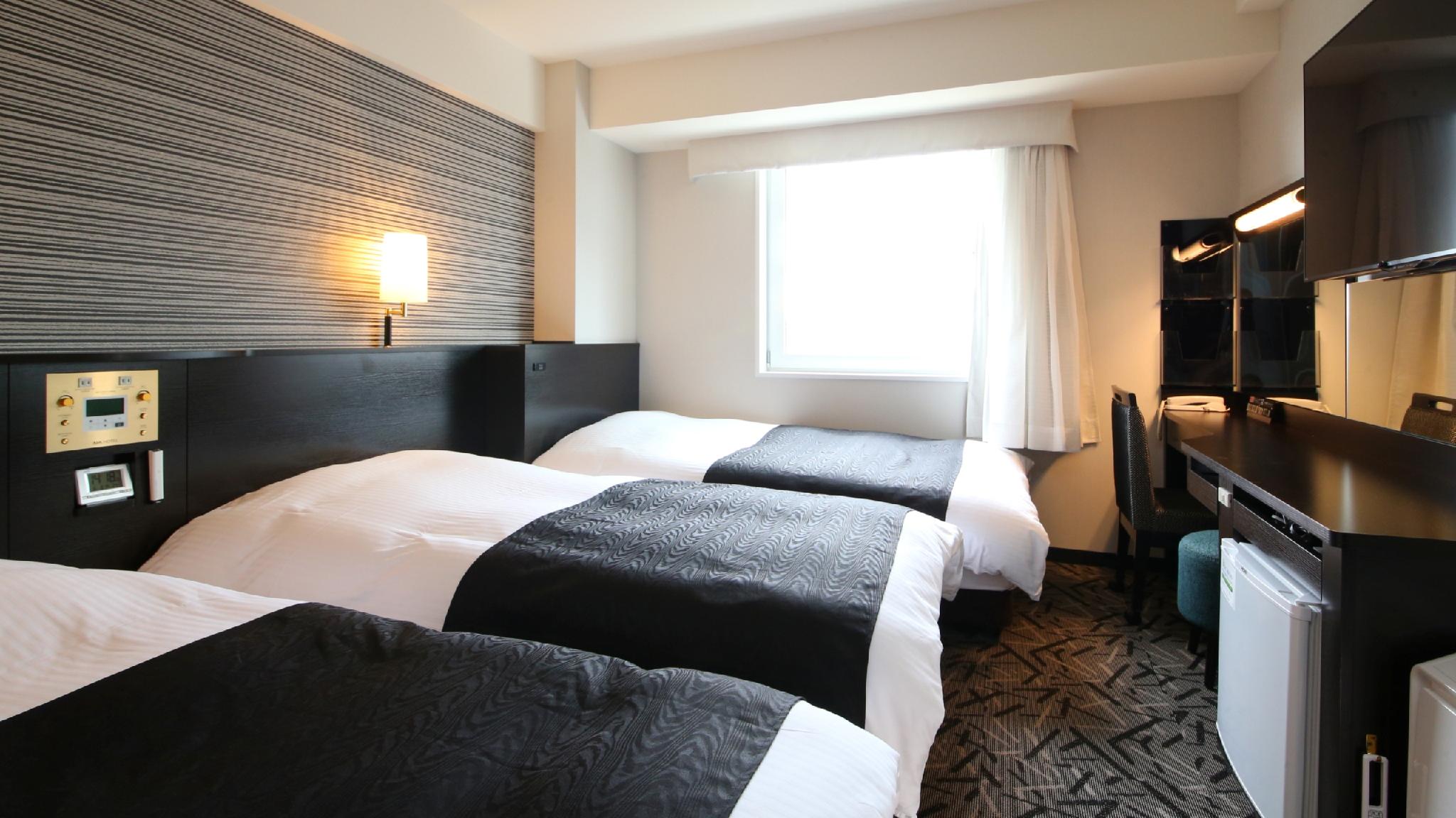 Room, Triple, 3 Beds, East Wing