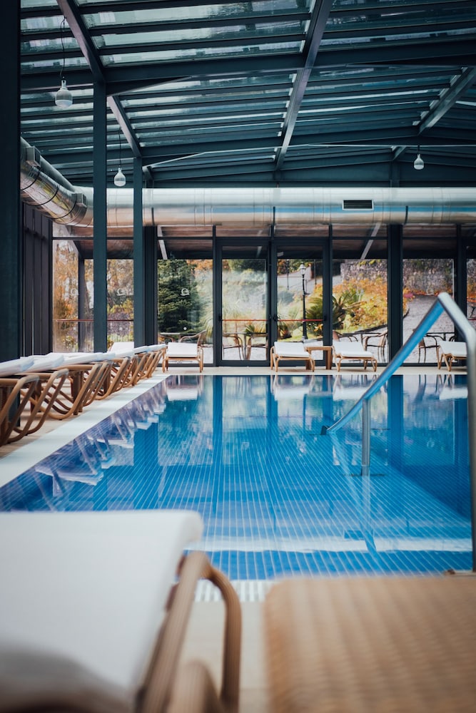 swimming pool spa