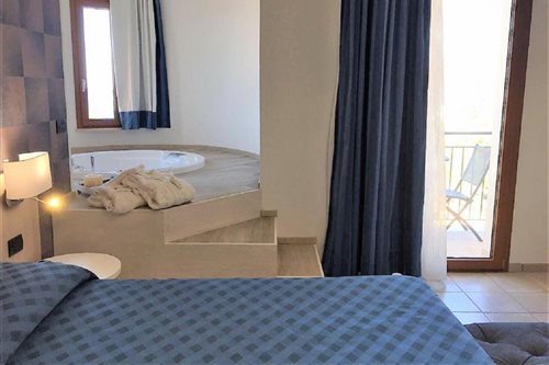 Deluxe, Double or Twin Bed