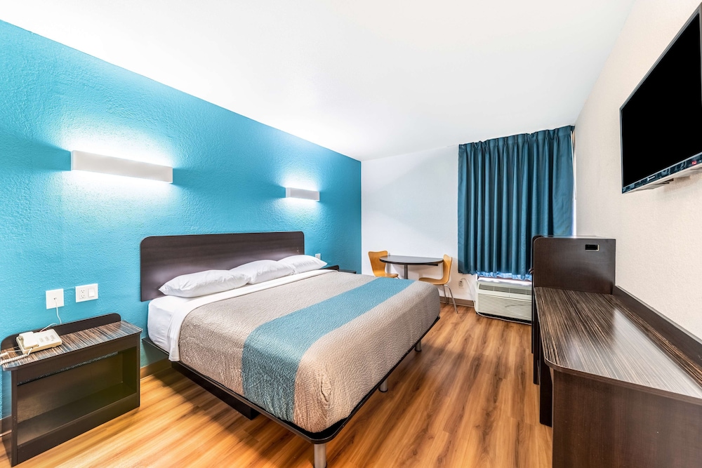 Motel6 Lewisville, TX - Medical City 30/64