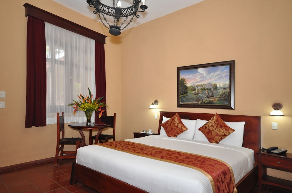 SENIOR, SUITE, KING BED