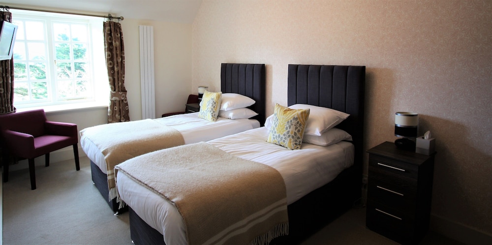Ravenstone Manor 8/46