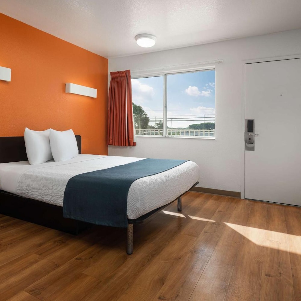 Motel6 Carpinteria, CA - Santa Barbara - North 23/59