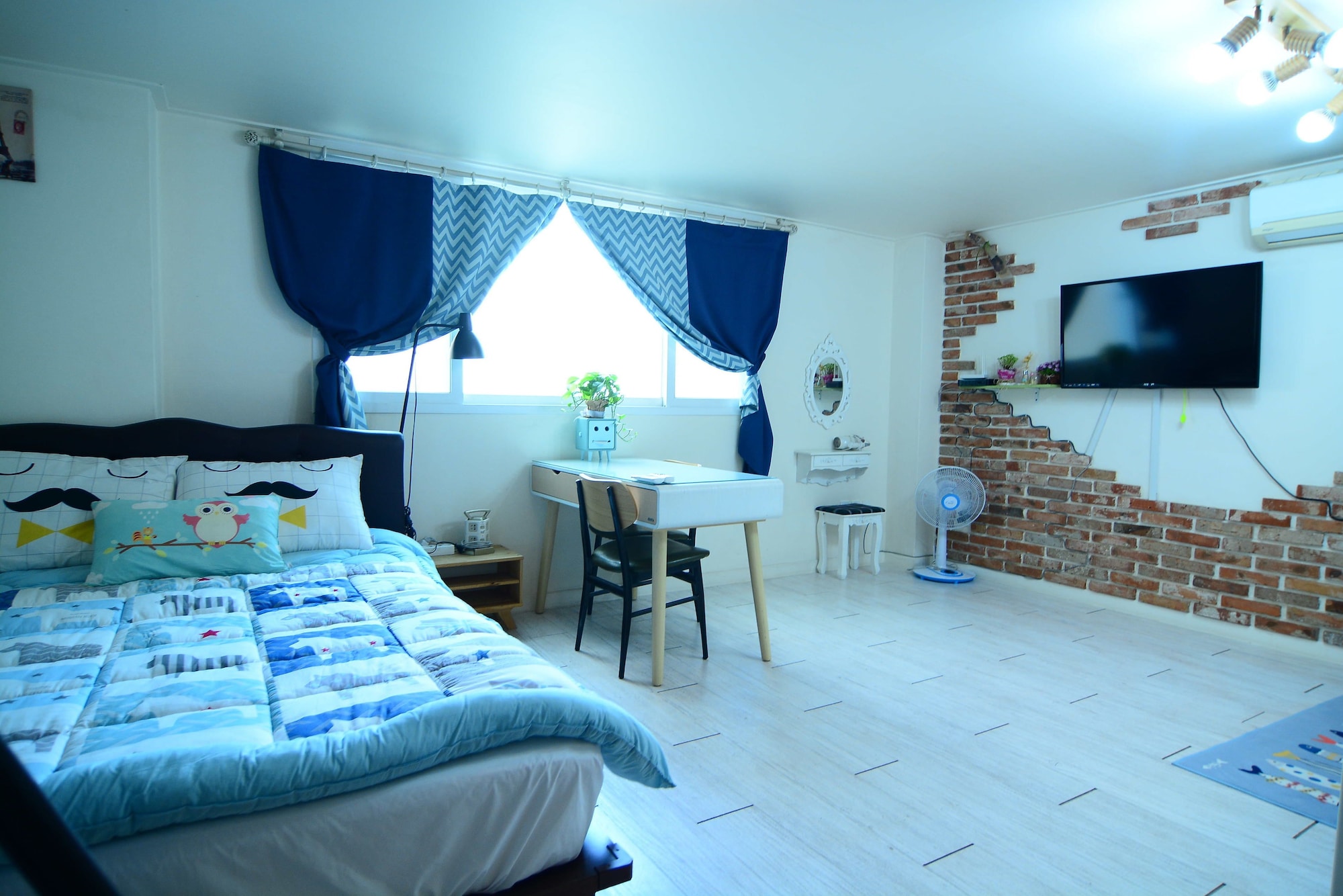 DELUXE, DOUBLE BED