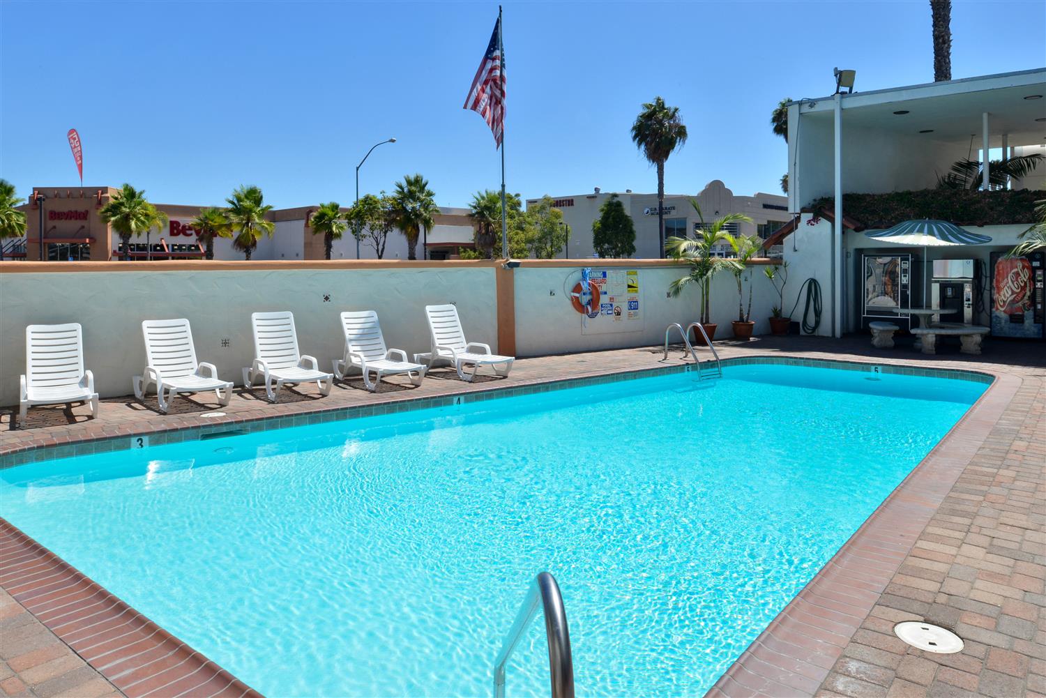 America S Best Value Inn San Diego Loma Lodge 20/27