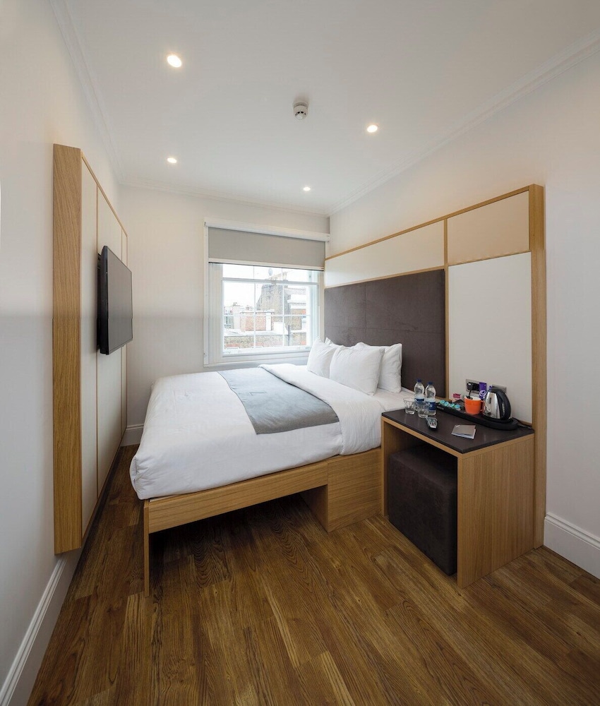 ROOM, QUEEN BED