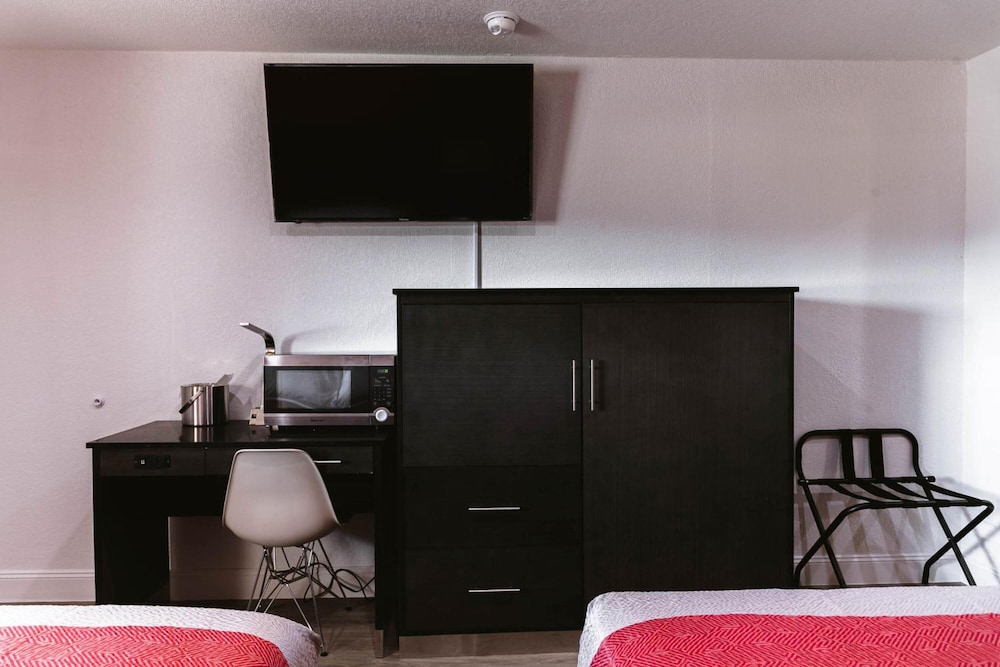 Motel6 Bellville, OH - Mid-Ohio 36/49