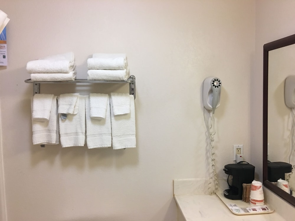 Quality Inn Kalamazoo near Wings Stadium 16/40