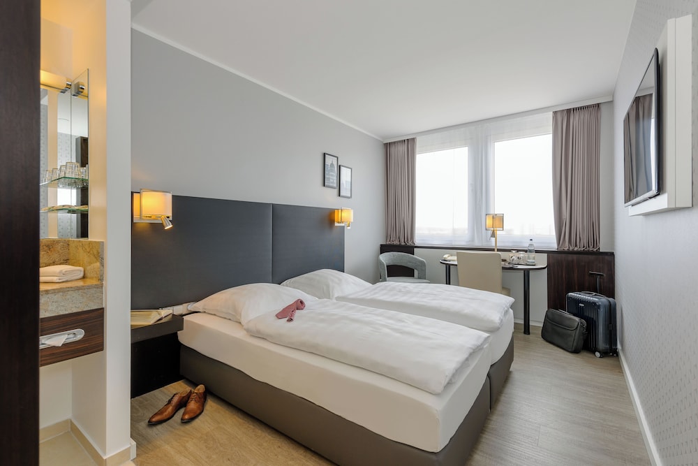Standard, 1 Double and 1 Single Bed