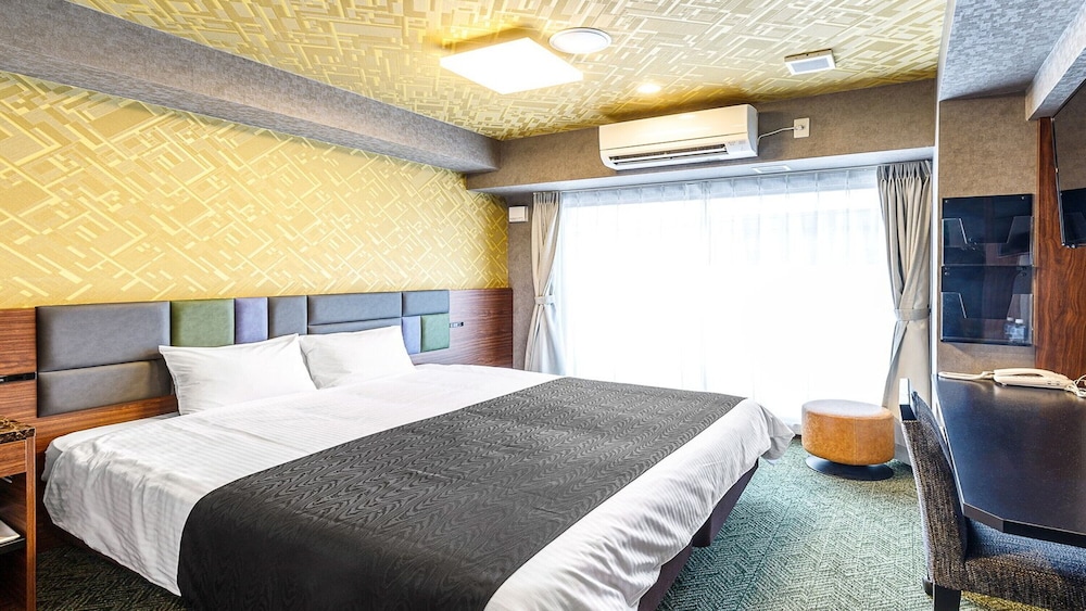ROOM, KING BED
