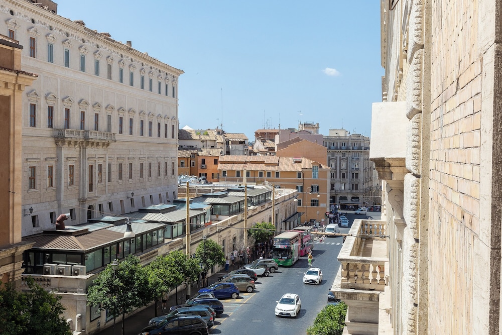 Prestigious Apartment Via Barberini 43/50
