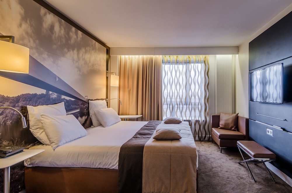 MERCURE CERGY PONTOISE CENTRE 11/70