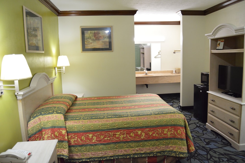 Economy Inn - Akron 7/57
