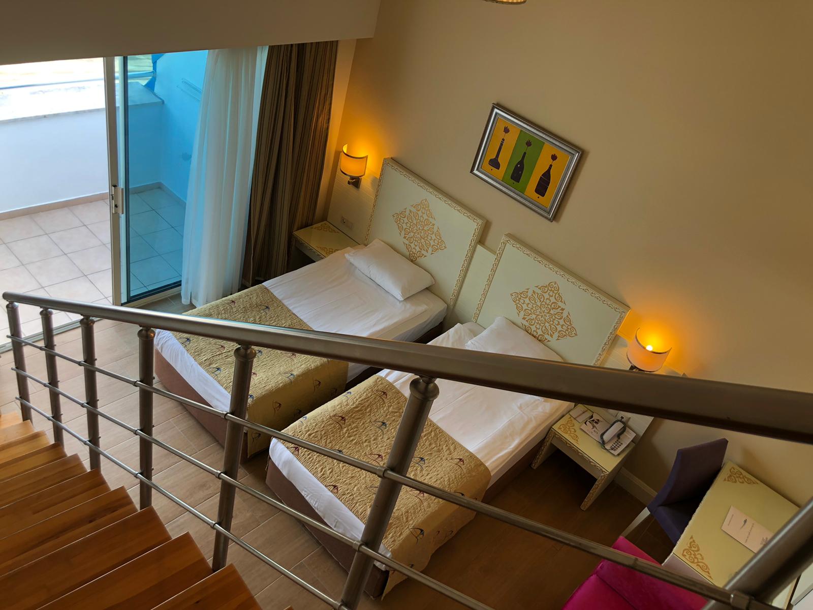 DUPLEX FAMILY SIDE SEA VIEW