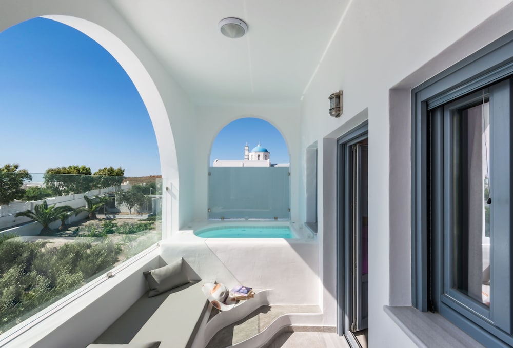 Aspronisi Luxury Villa 11/30