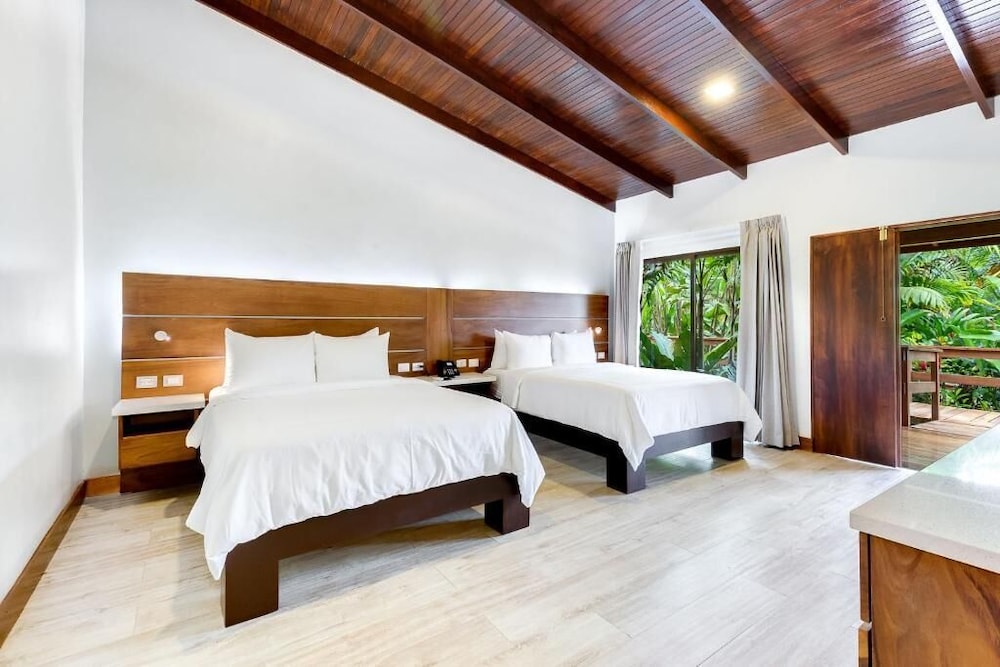 2 Bedrooms, Villa, 1 King and 2 Queen Beds, Plunge Pool