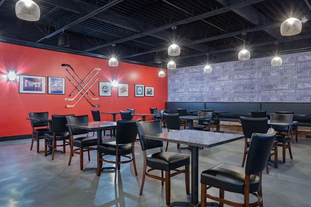 Ramada by Wyndham Hartford North / Bradley Airport 24/48